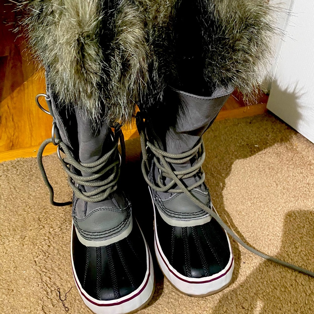 Sorel NWOT size 9 SOLD